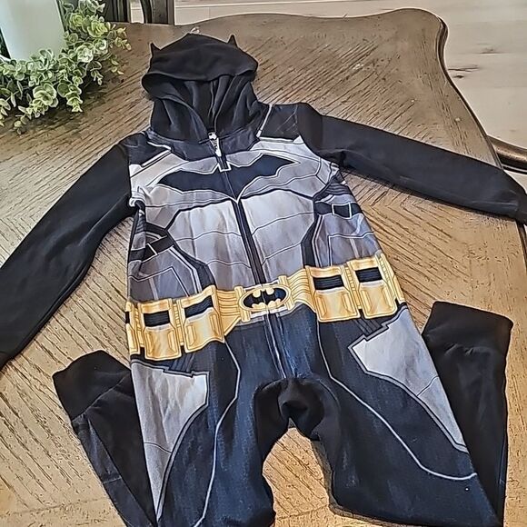 Batman pj onsie size 6 - Picture 12 of 16